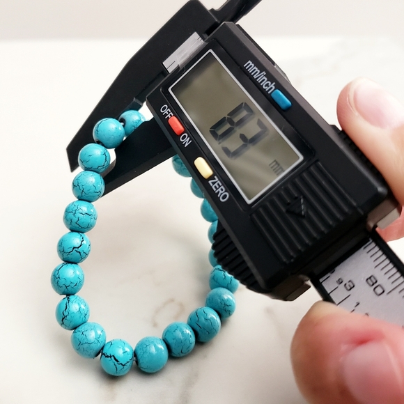 Turquoise Crackle Beaded Stretch Bracelet - Picture 6 of 8